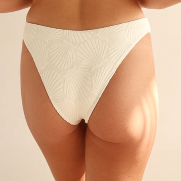 Dippin Daisys Gardenia Seashell Nocturnal Bikini Bottom - Picture 5 of 5